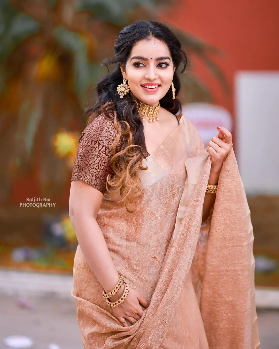 MALAYALAM GIRL MALAVIKA MENON IN PINK SAREE BLOUSE